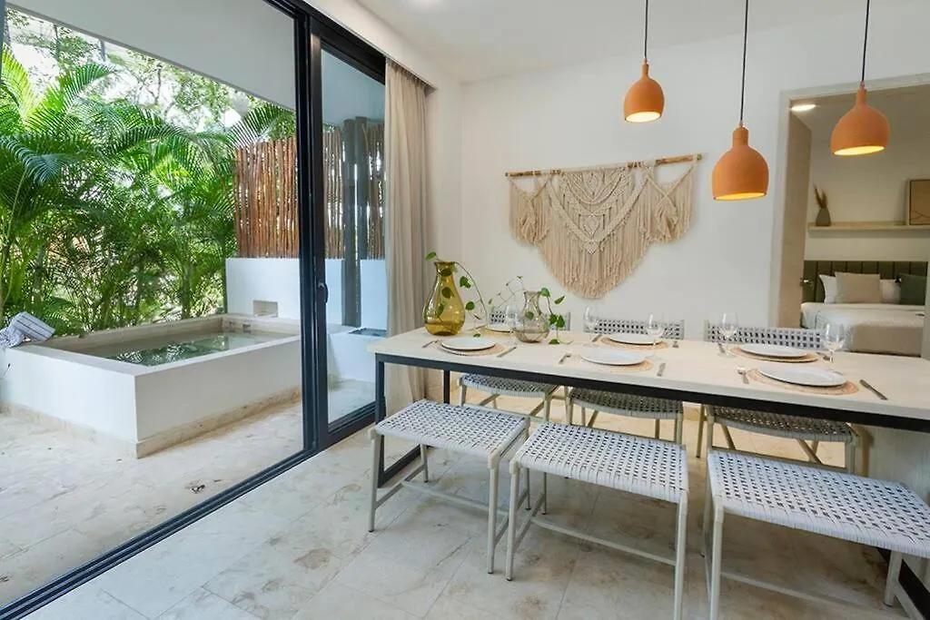 2 Bedroom Apartment + Private Pool And Roof Top Terrace トゥルム 0*,  メキシコ